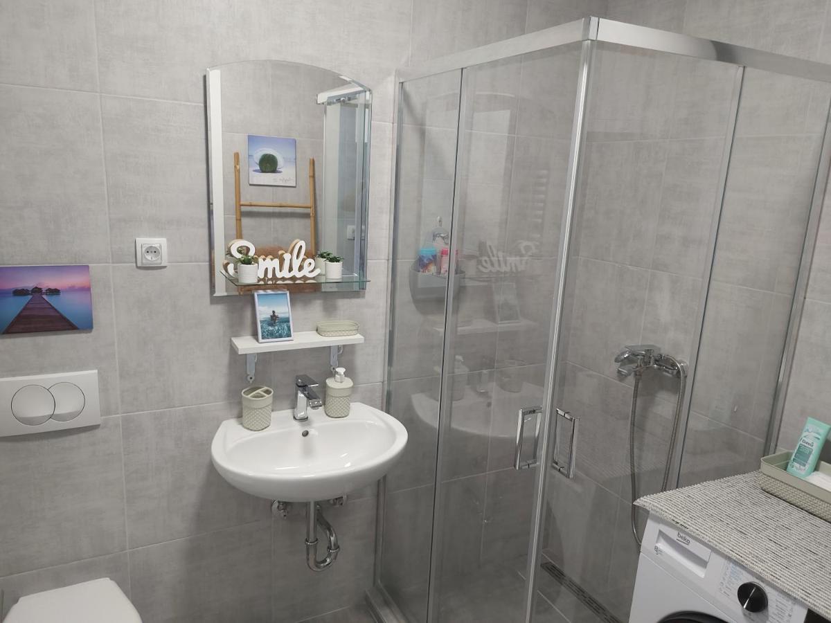 # Espresso 2 Apartman Sa Garazom สเรมสกา มิโตรวิตซา ภายนอก รูปภาพ