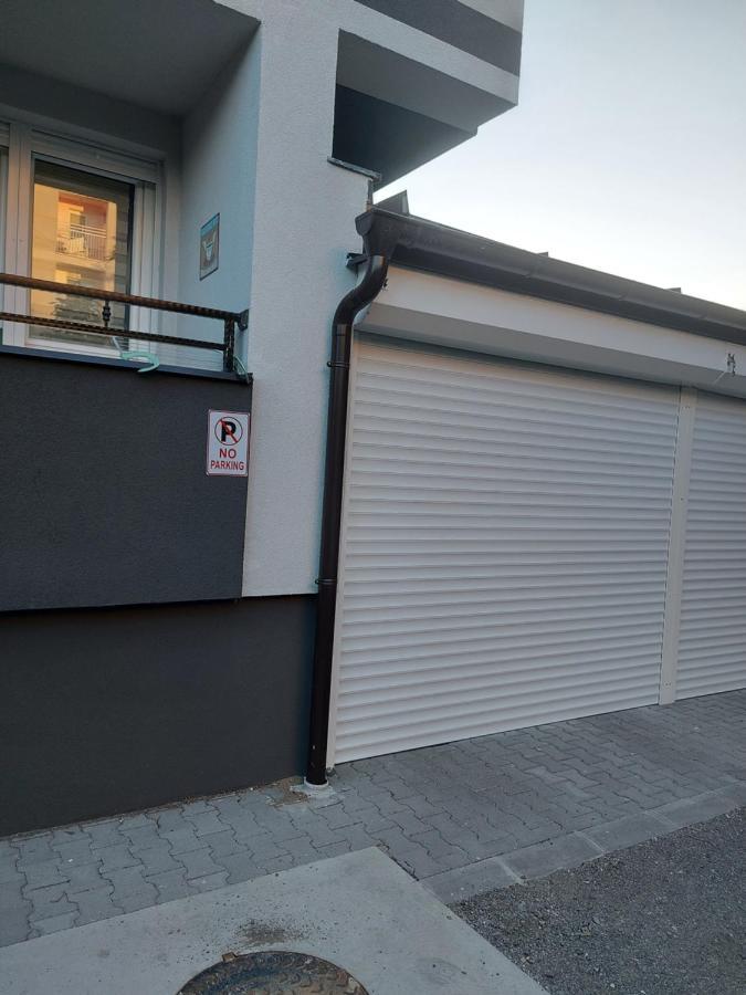 # Espresso 2 Apartman Sa Garazom สเรมสกา มิโตรวิตซา ภายนอก รูปภาพ